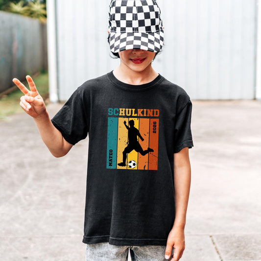 Fußball Schulkind 2026 Retro Einschulung Shirt - personalisiert mit Name & Schuljahr - Ansicht 2