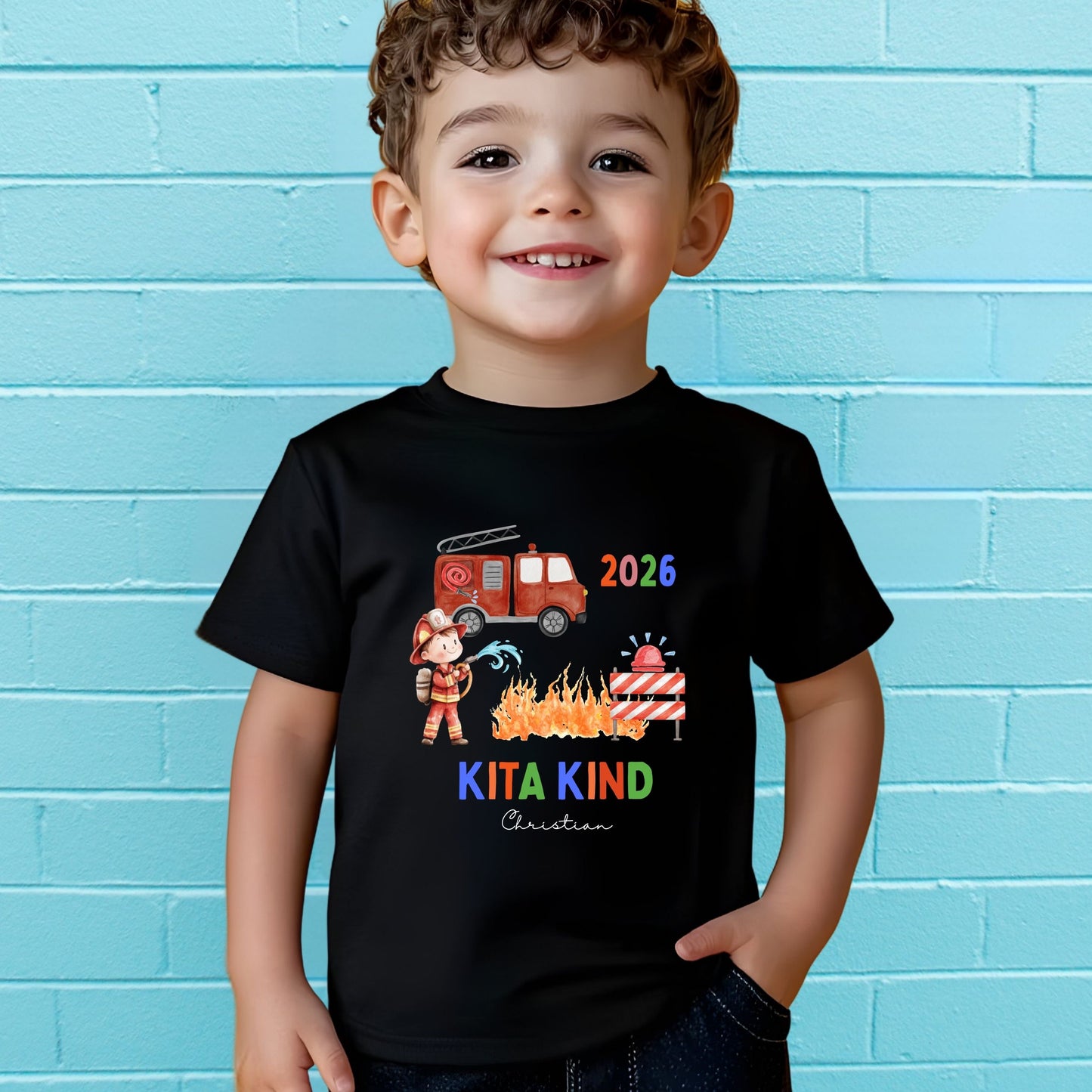 Feuerwehr Kita Kind 2026 T-Shirt – personalisiert mit Name & Jahr Kita Start