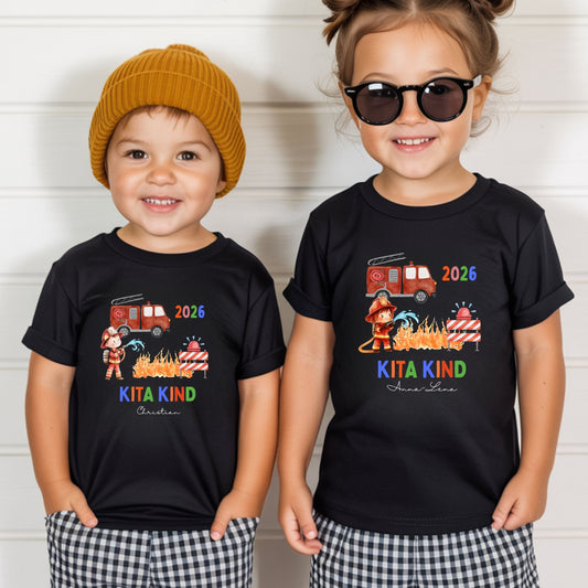 Feuerwehr Kita Kind 2026 T-Shirt – personalisiert mit Name & Jahr Kita Start