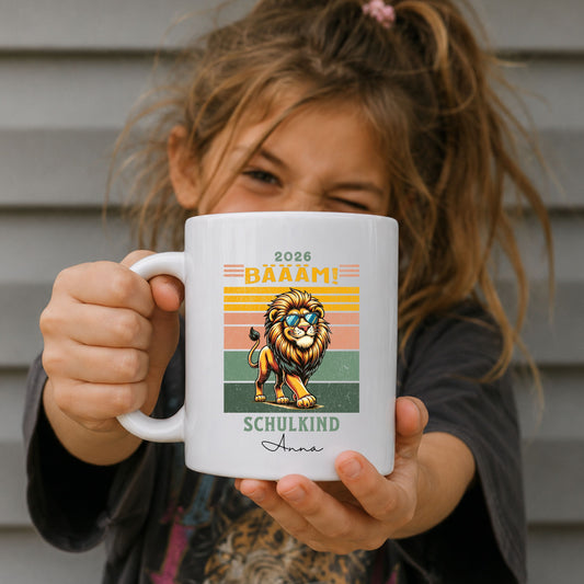 BÄÄÄM 1. Klasse Schulkind Tasse 2026 - Personalisiert mit Name & Schuljahr - Ansicht 2