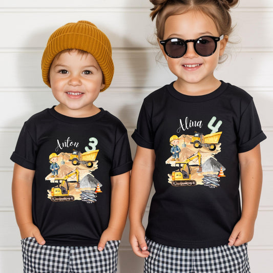 Baustelle Shirt für Jungen und Mädchen - personalisiert mit Name & Zahl - Bagger und Kipplaster - Ansicht 2