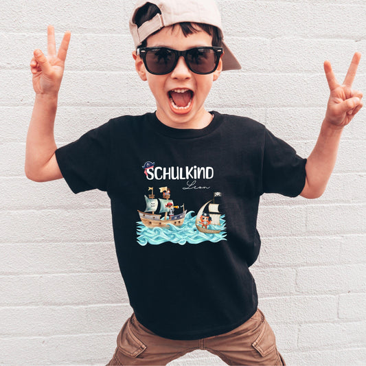 Schulkind Pirat Einschulung Shirt - personalisiert mit Name - Ansicht 2