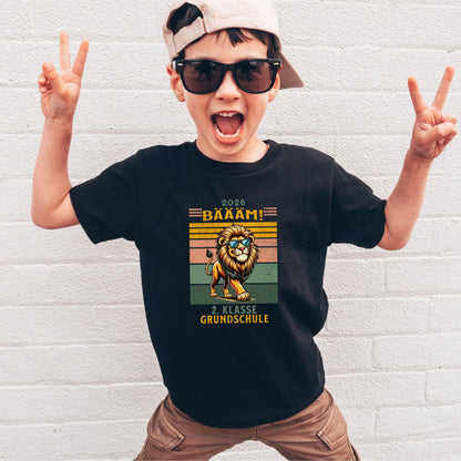 BÄÄÄM 2. 3. 4. Klasse Kinder T-Shirt - Einschulung und Schulstart - personalisiert mit Schuljahr & Klassenstufe - Ansicht 2