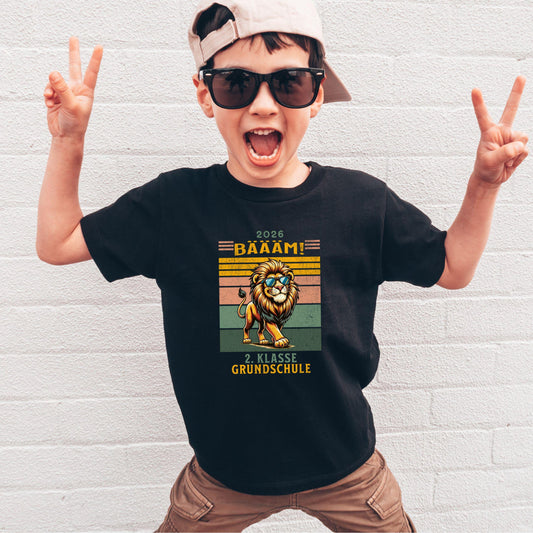 BÄÄÄM 2. 3. 4. Klasse Kinder T-Shirt - Einschulung und Schulstart - personalisiert mit Schuljahr & Klassenstufe - Ansicht 2