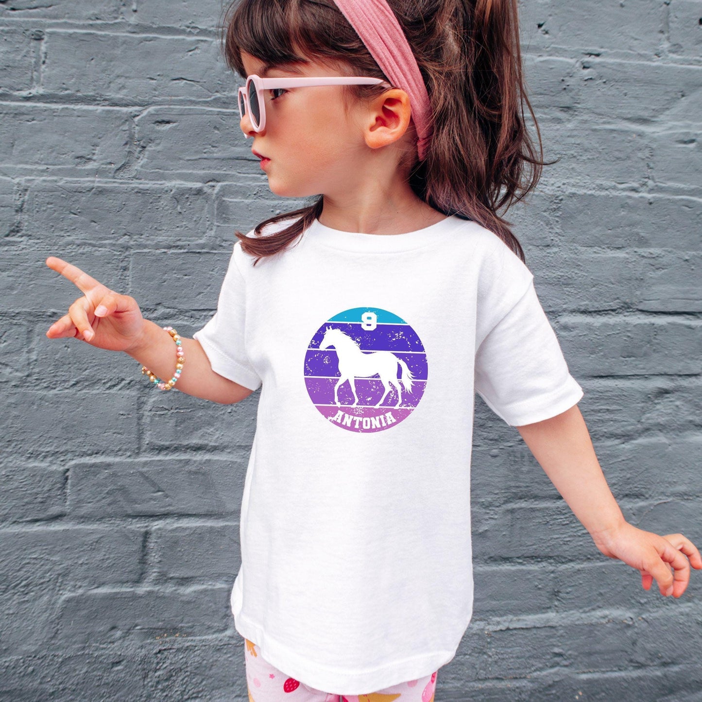 Pferde Kinder T-Shirt – personalisiert mit Name & Zahl