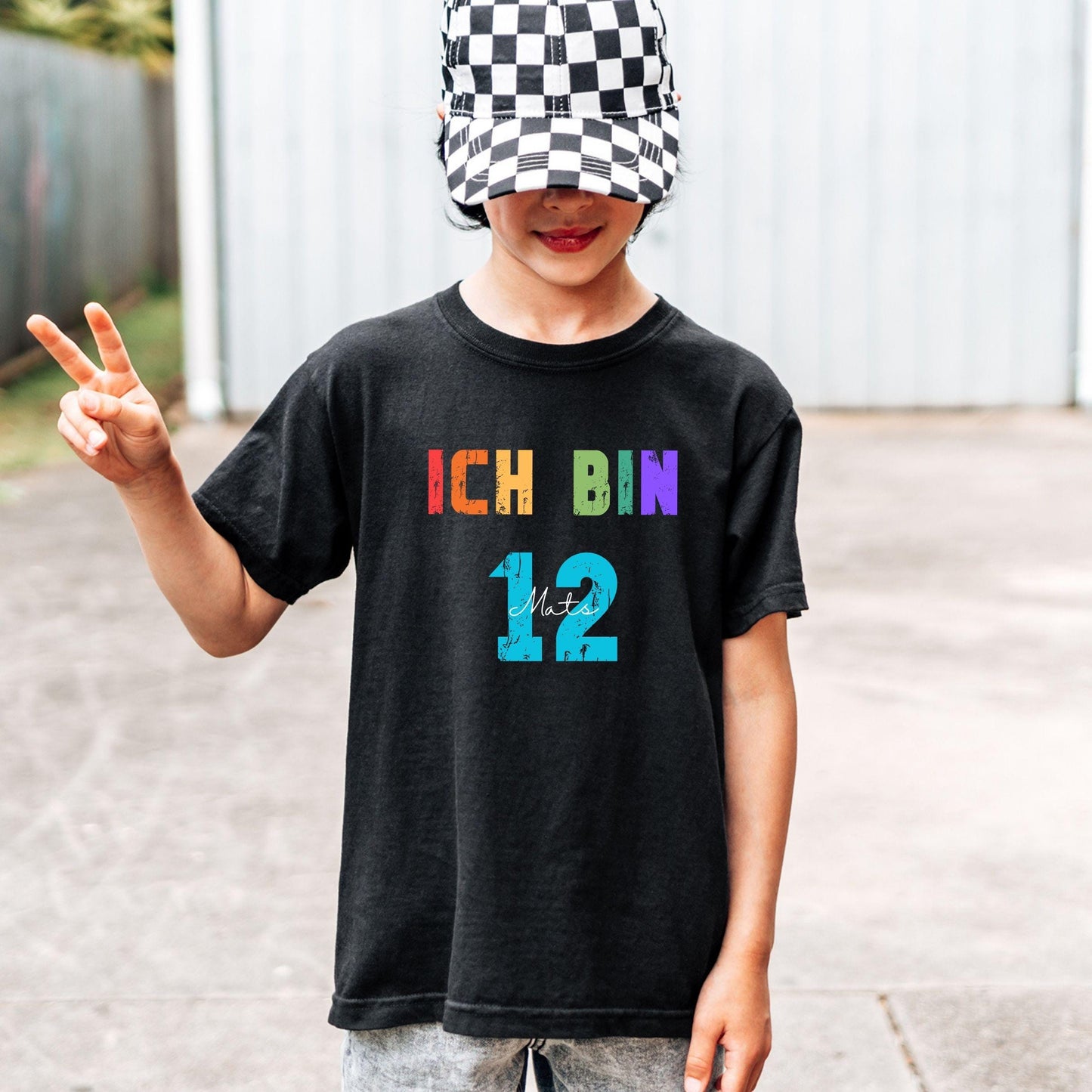 Geburtstagsshirt Regenbogenfarben für Kinder – personalisiert mit Name & Zahl