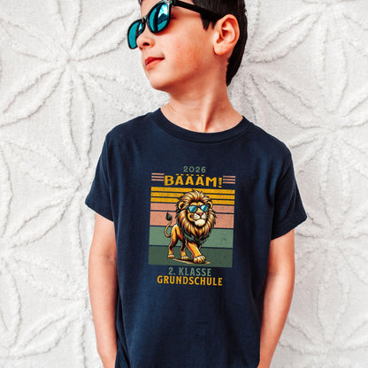 BÄÄÄM 2. 3. 4. Klasse Kinder T-Shirt - Einschulung und Schulstart - personalisiert mit Schuljahr & Klassenstufe - Ansicht 1