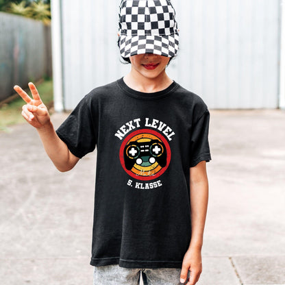 Gaming Kinder Shirt 1. 2. 3. 4. Klasse Next Level T-Shirt - personalisiert mit Name & Klassenstufe - Ansicht 3