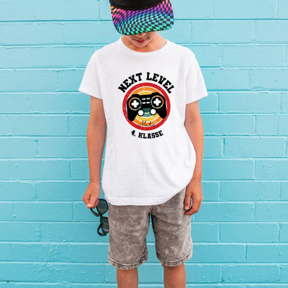 Gaming Kinder Shirt 1. 2. 3. 4. Klasse Next Level T-Shirt - personalisiert mit Name & Klassenstufe - Ansicht 2