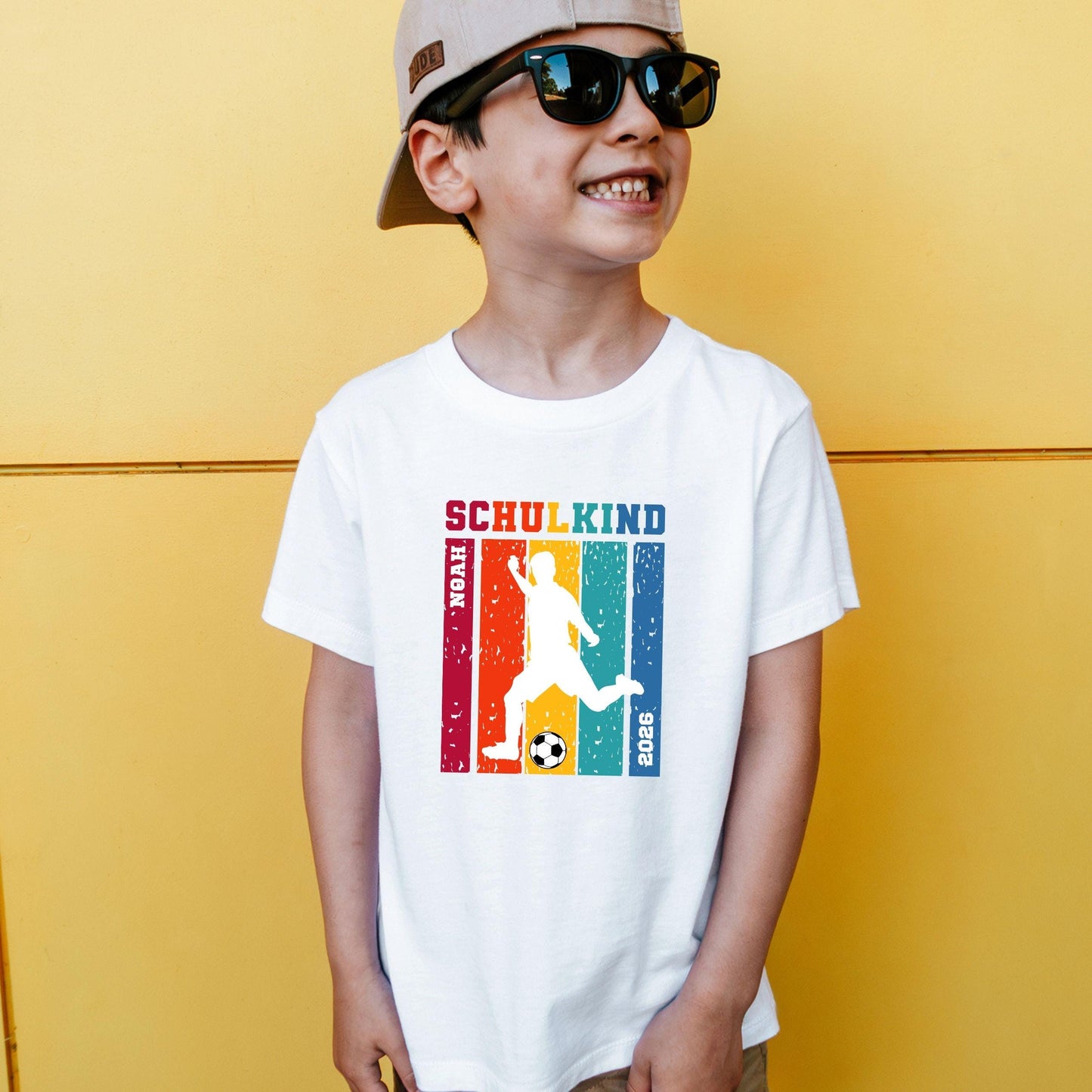 Schulkind 2026 Fußball Kinder T-Shirt - personalisiert mit Name & Schuljahr