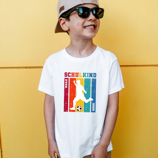 Schulkind 2026 Fußball Kinder T-Shirt - personalisiert mit Name & Schuljahr - Ansicht 2