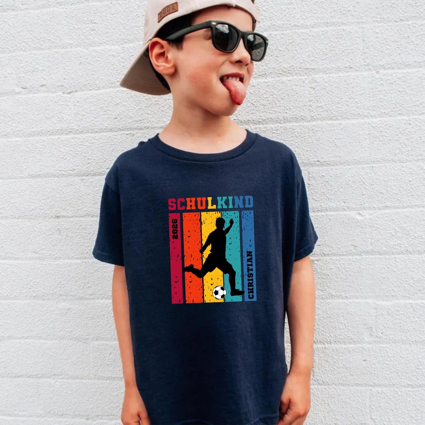Fußball Schulkind 2026 Shirt - personalisiert mit Name & Zahl