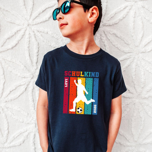 Schulkind 2026 Fußball Kinder T-Shirt - personalisiert mit Name & Schuljahr
