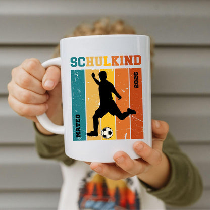 Retro Fußball Schulkind Tasse 2026 - personalisiert Name & Schuljahr - Einschulung Geschenk - Ansicht 1